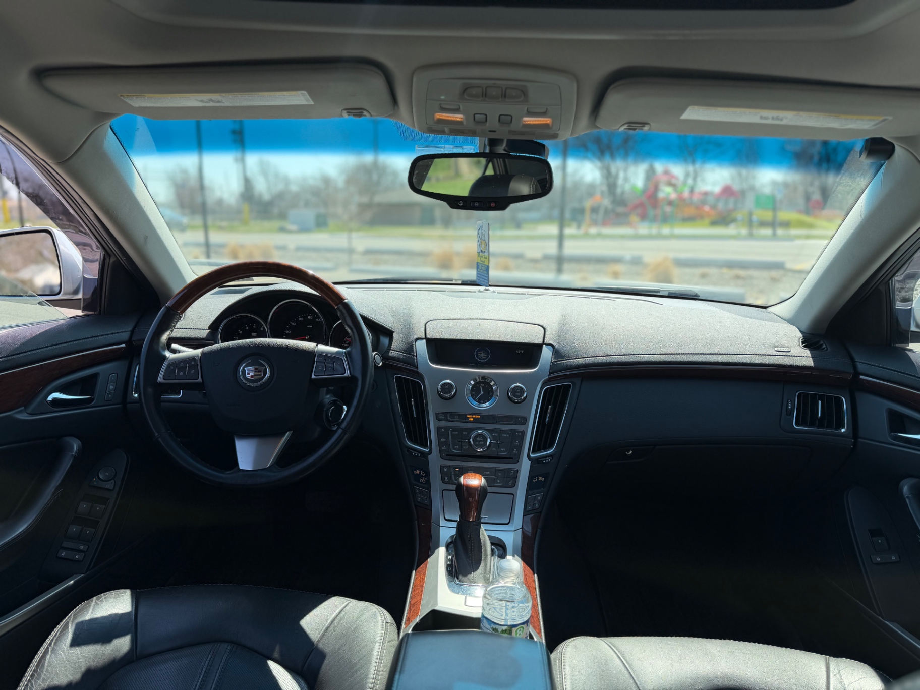 Cadillac CTS dashboard and center console detailed