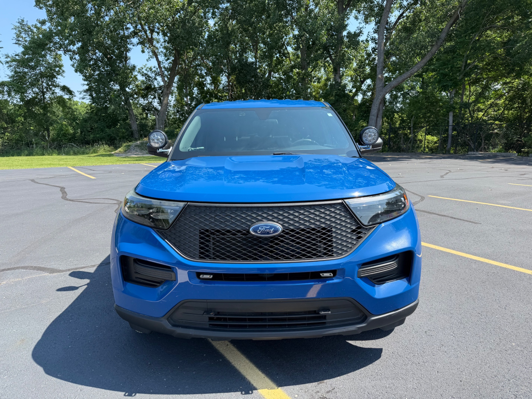 Blue Ford Explorer freshly detailed front view